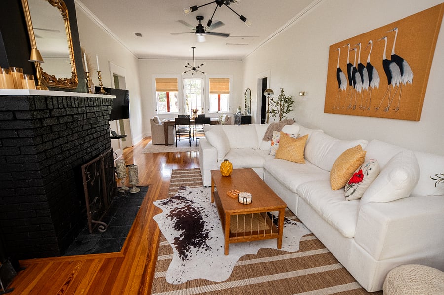 Living room with working fire place, TV with YouTube