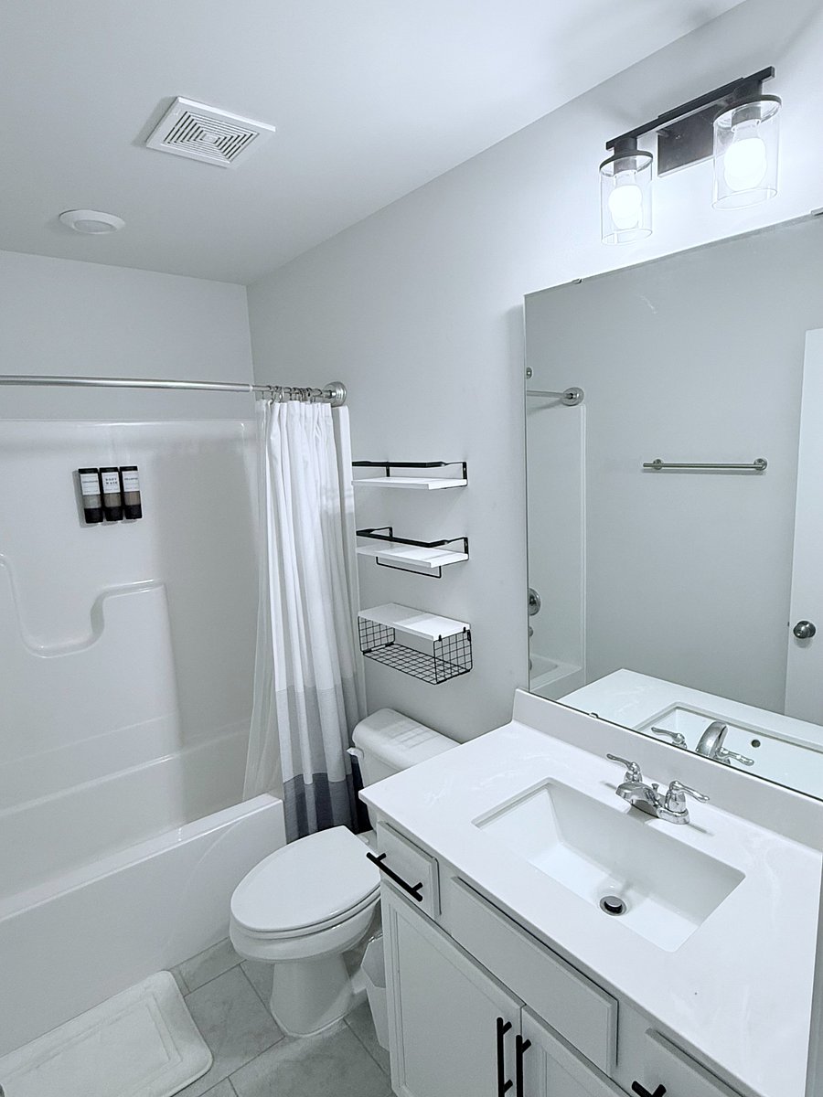 First floor: Mother-in-law-suite bathroom