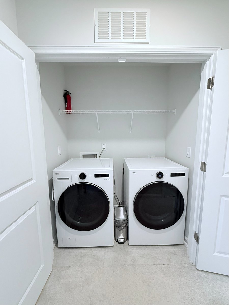 Third floor: Laundy closet