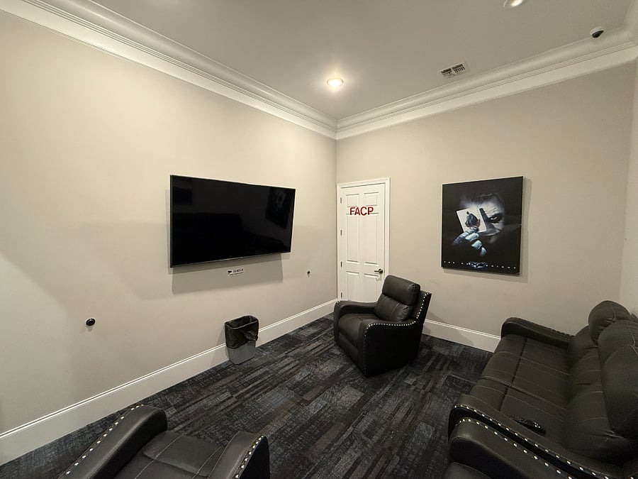 Neighborhood Amenity: Movie theatre
