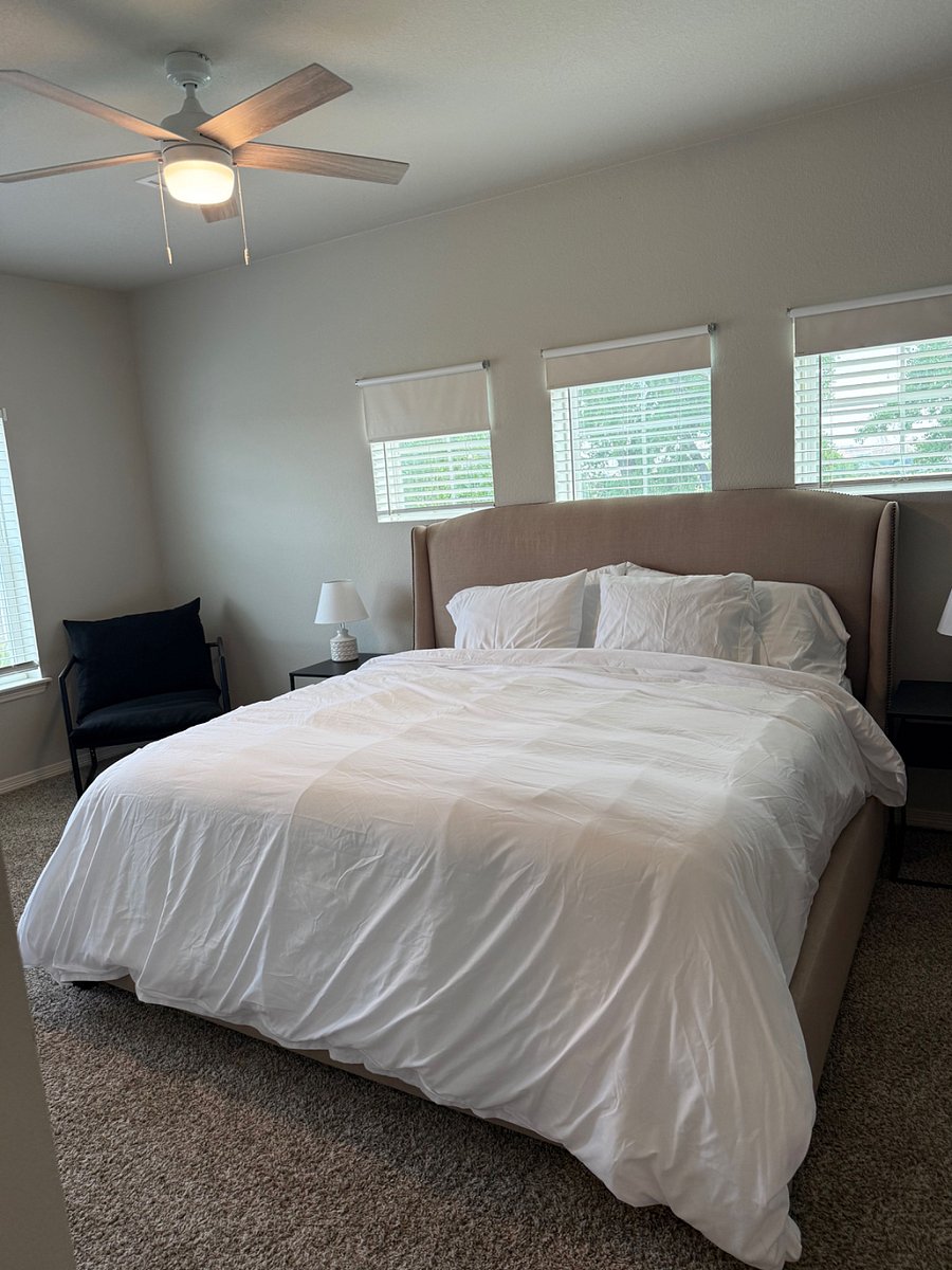 Master Bedroom- King Bed