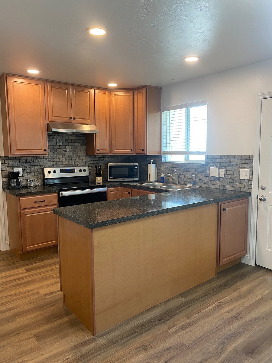 Full kitchen
