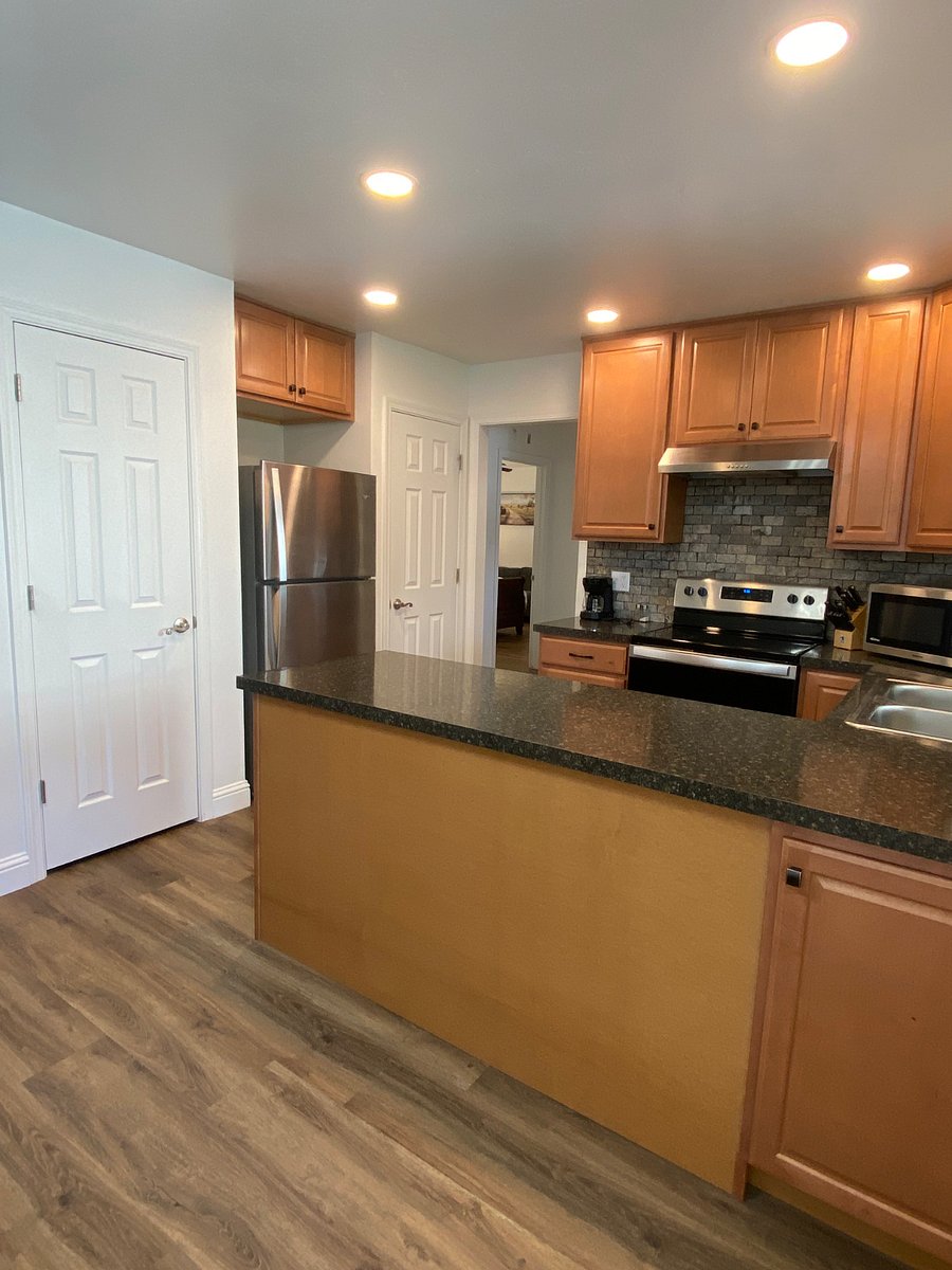 Full kitchen