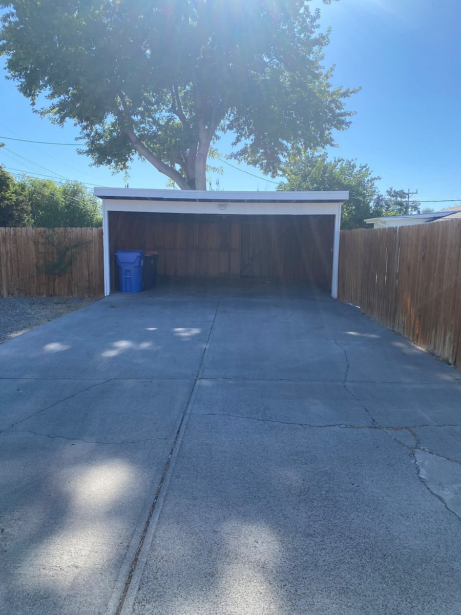 1 Car port parking spot