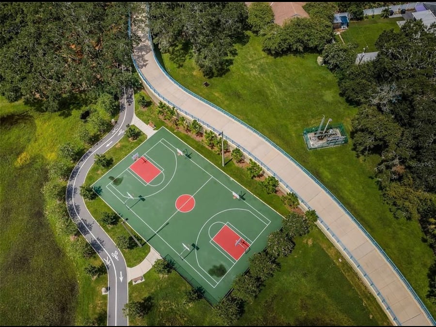 Del Oro Park one block away