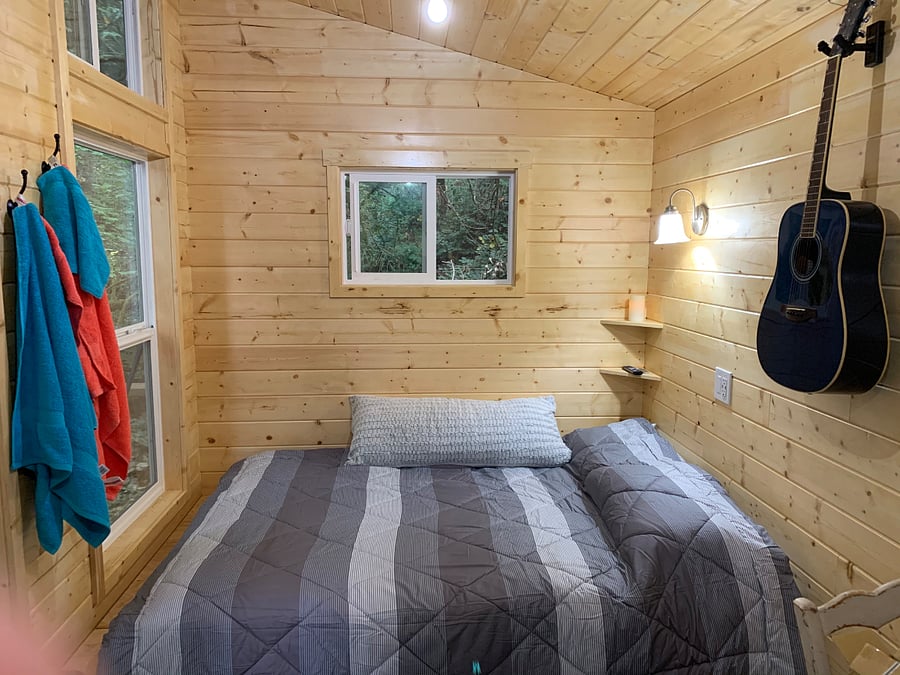 high ceilings - queen bed.