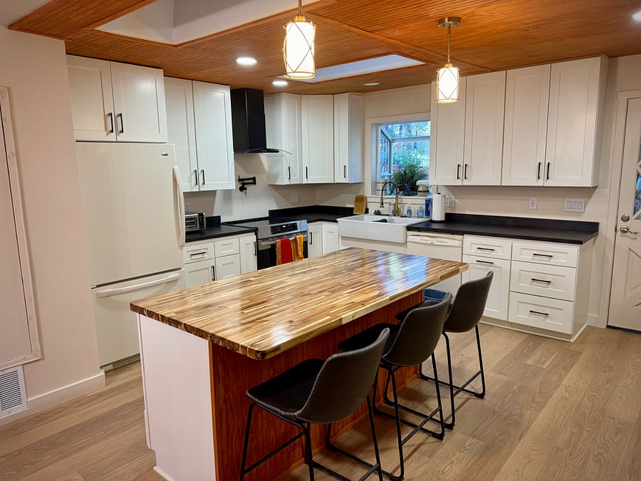 A full-sized refrigerator / freezer with ice maker and large farm sink complete the kitchen.