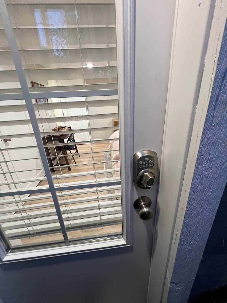 Downstairs bedroom - private access