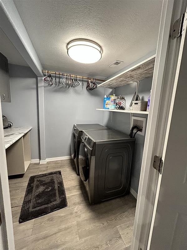 Washer/ Dryer in Laundry Room