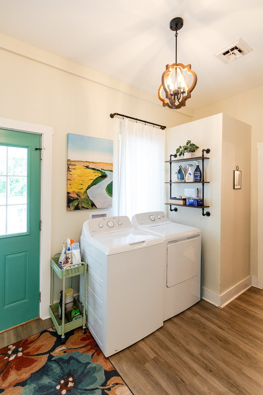 The laundry area is located in the entryway.