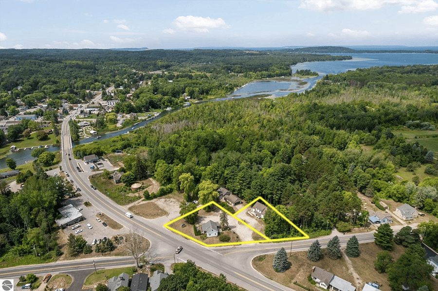 A birds eye view of the property's lcoation.