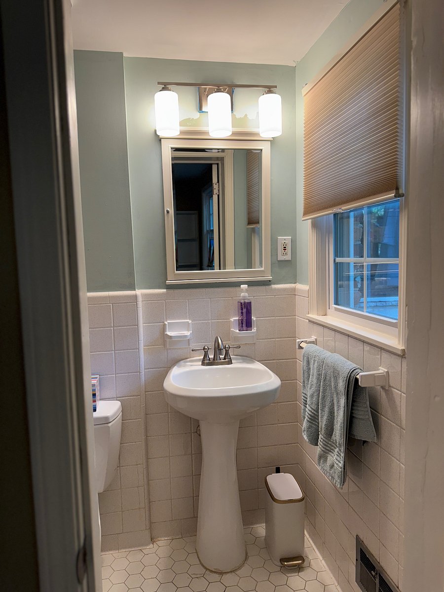 Bath room with natural light or privacy