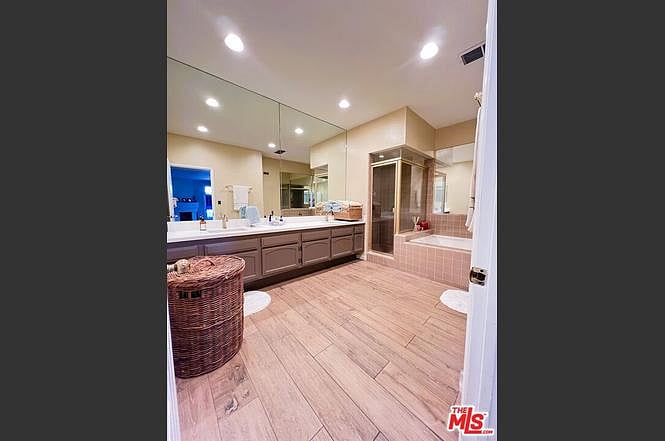 Furnished Finder property 879050_1 photo 4