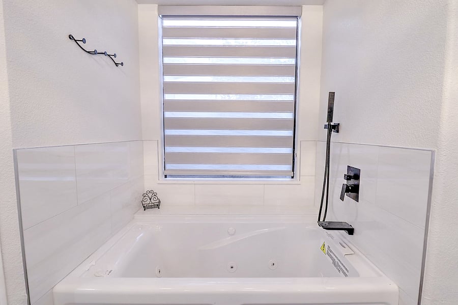Master Jetted Tub