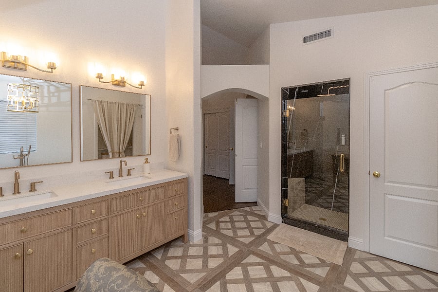 The Presidential Shower:
Black Marble and Gold faucets.
Heated floor
plush bathmats