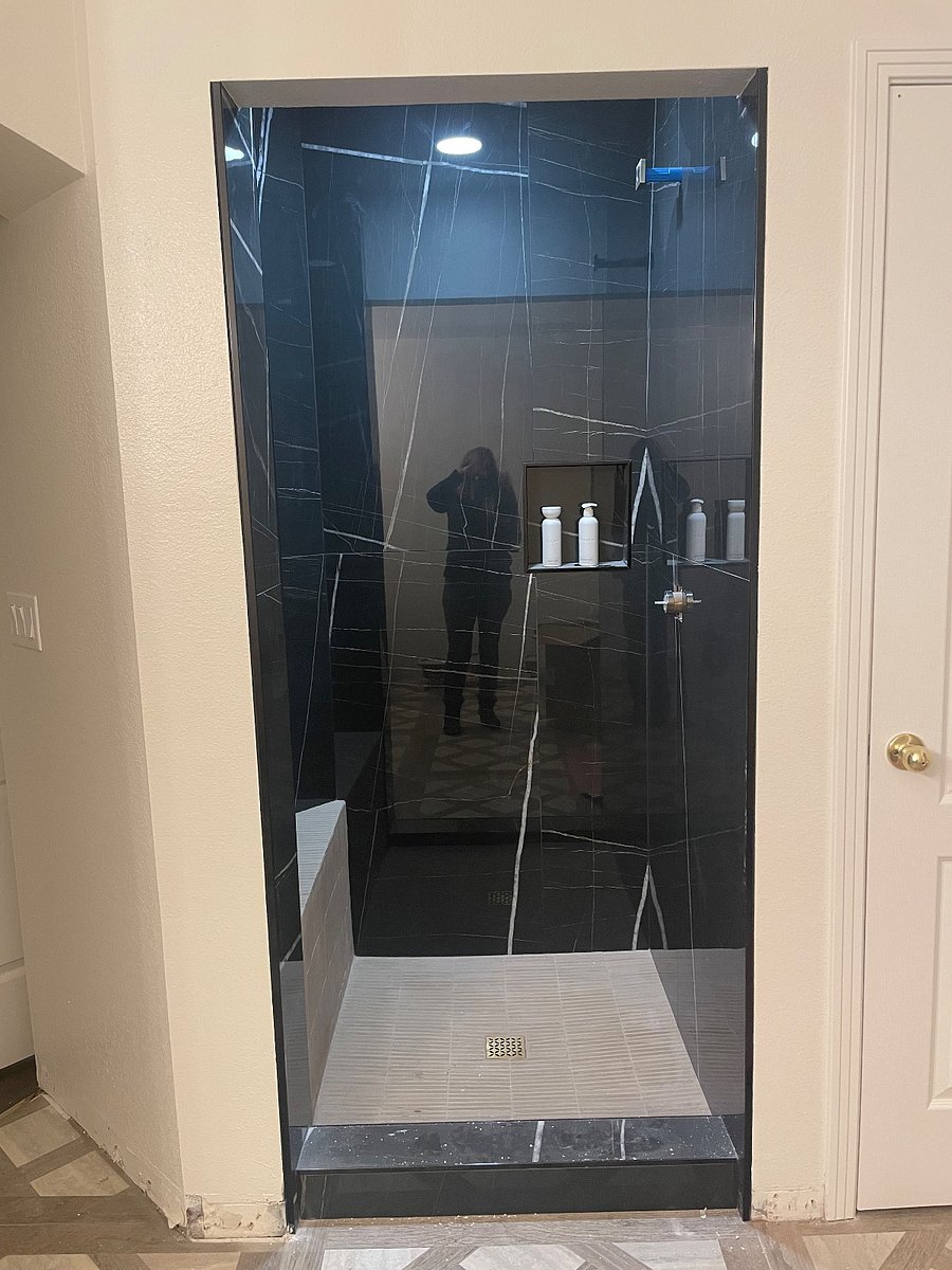 The Presidential Shower:
Picture taken before the shower door so that you could see the beauty of our tile guys artwork.