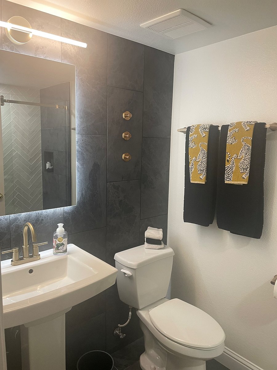 Downstairs Bathroom
Anti fog mirror
back light mirror
Heated floors