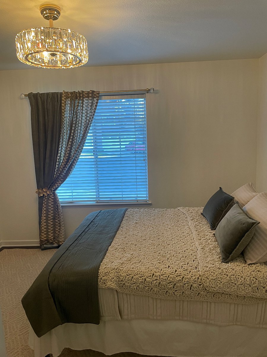 The Green Room:
Lower Bedroom - across from the downstairs bathroom
