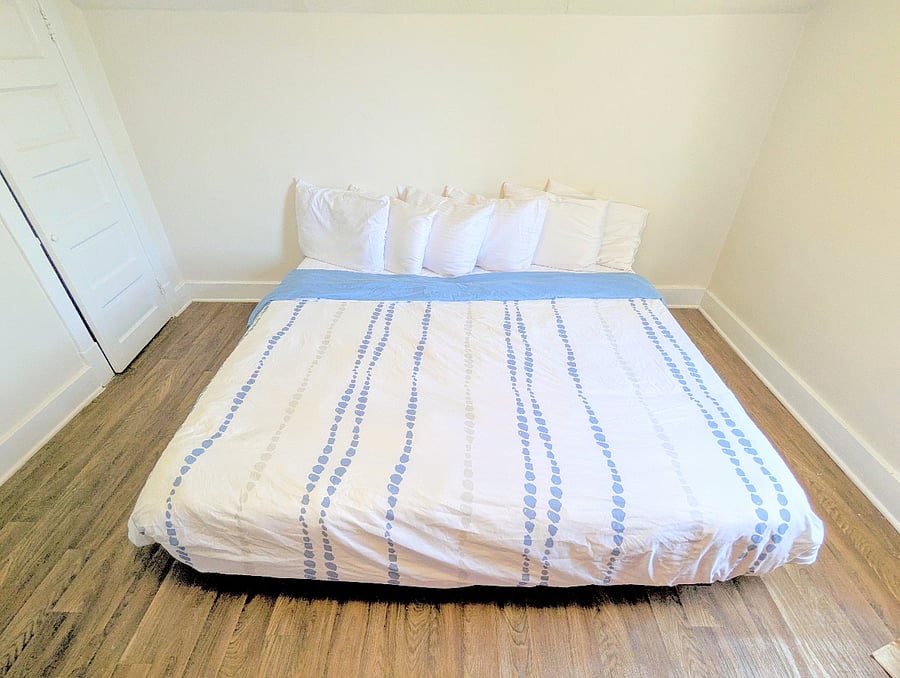 Bedroom #2
Split King Bed (or convert to two twin beds)