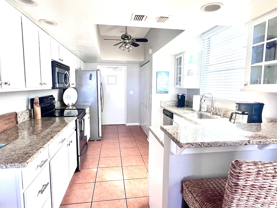 full kitchen