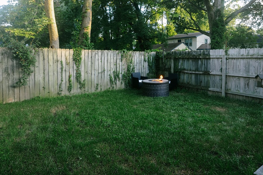 Private Backyard Oasis

Unwind after your shift in this private, fenced backyardcomplete with comfy seating & a gas firepit. Perfect for peaceful evenings or weekend vibes. 