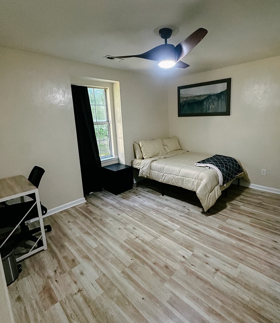  Second Bedroom
Room for a fellow traveler, visiting family, or extra space to spread out. The second bedroom is cozy, quiet, and ready for rest. Complete with separate workspace.
