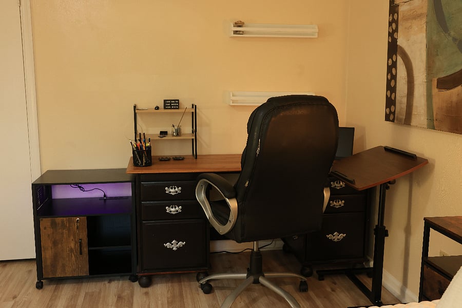 Workspace 

Dedicated workspace makes your stay stress-free & productive.