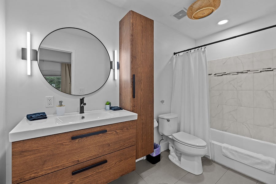 En suite master bath- the perfect haven to unwind
