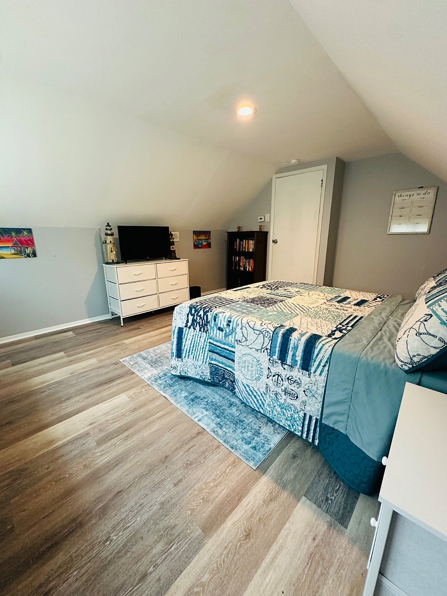 Bedroom 3- Full size bed located upstairs