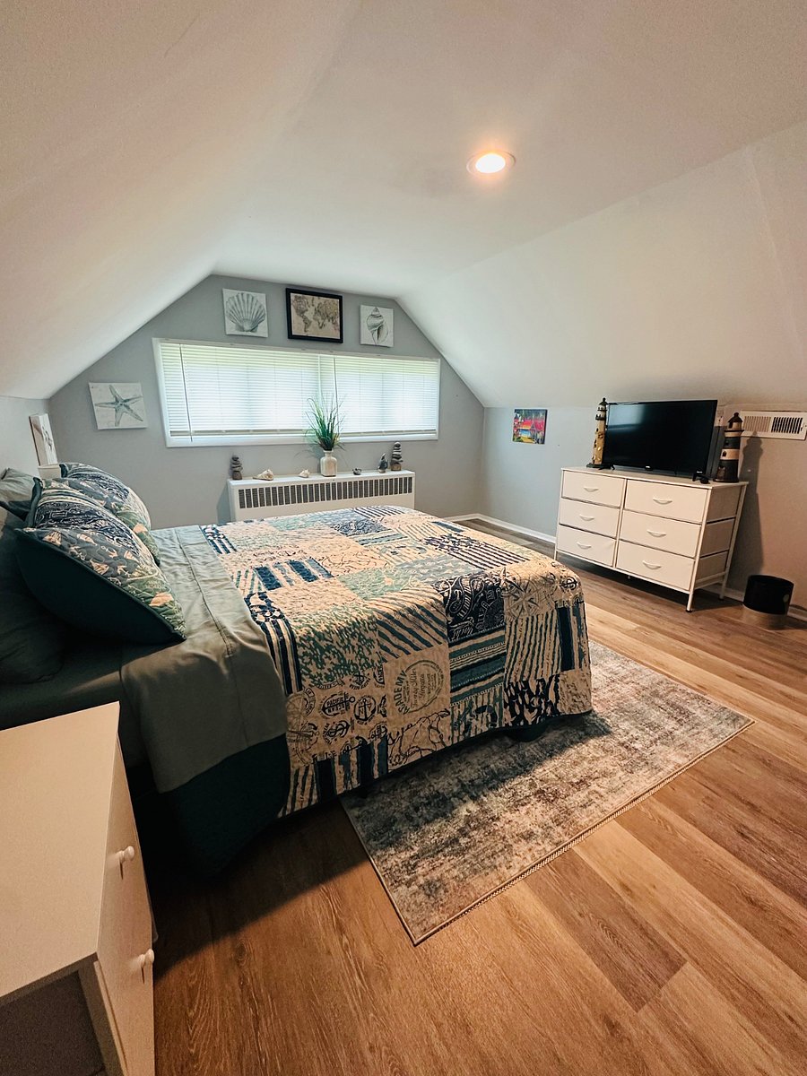 Bedroom 3- Full size bed located upstairs