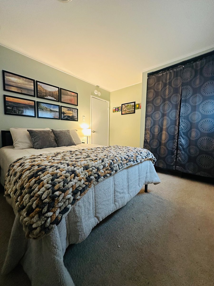 Bedroom 2 -Queen bed located on first floor