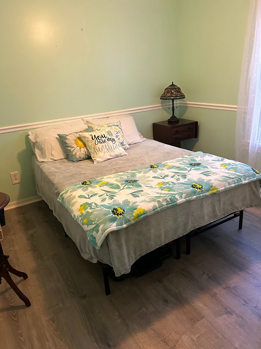 Queen bedroom
