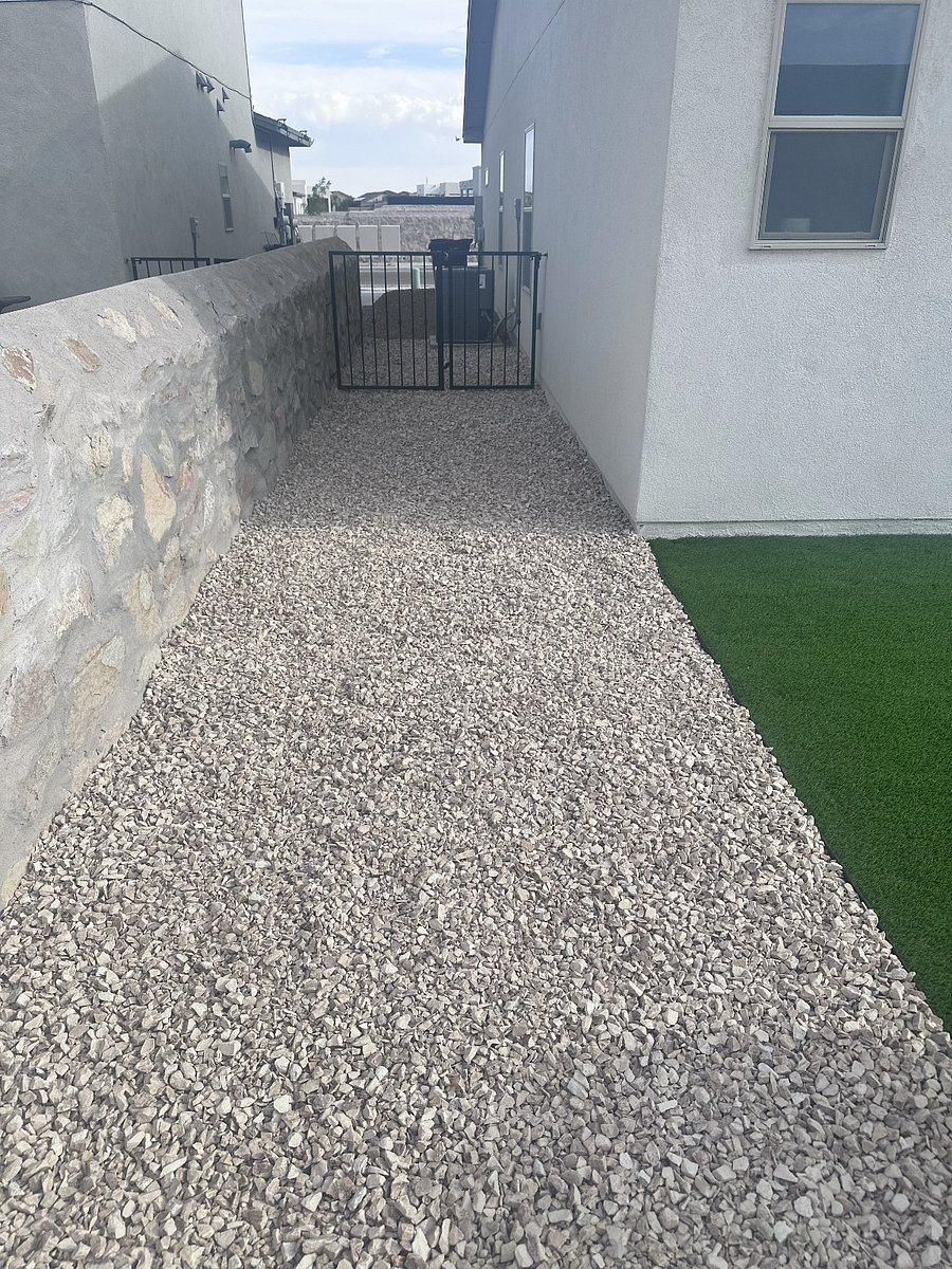 Side yard with gravel