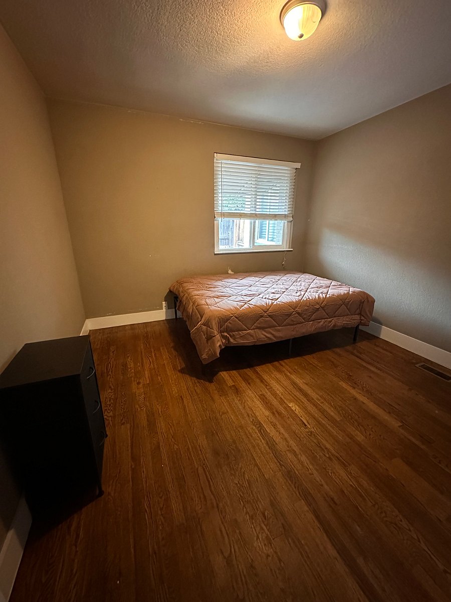Second upstairs bedroom 
