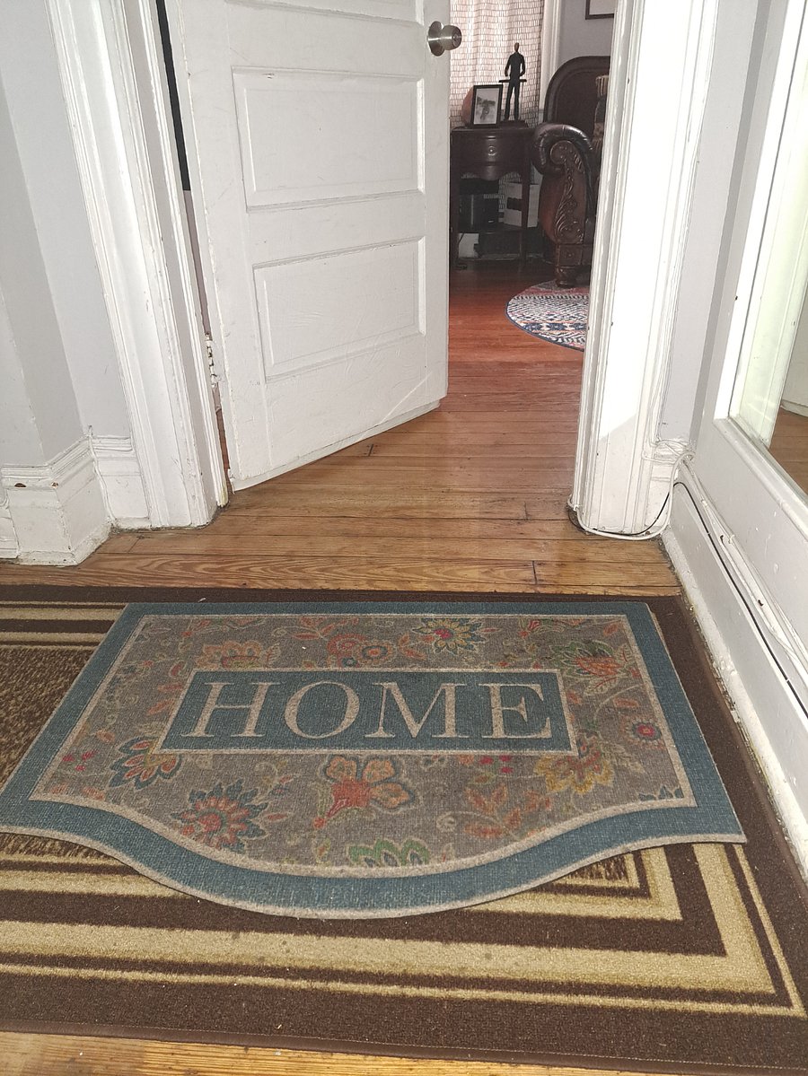 Entry to the living room