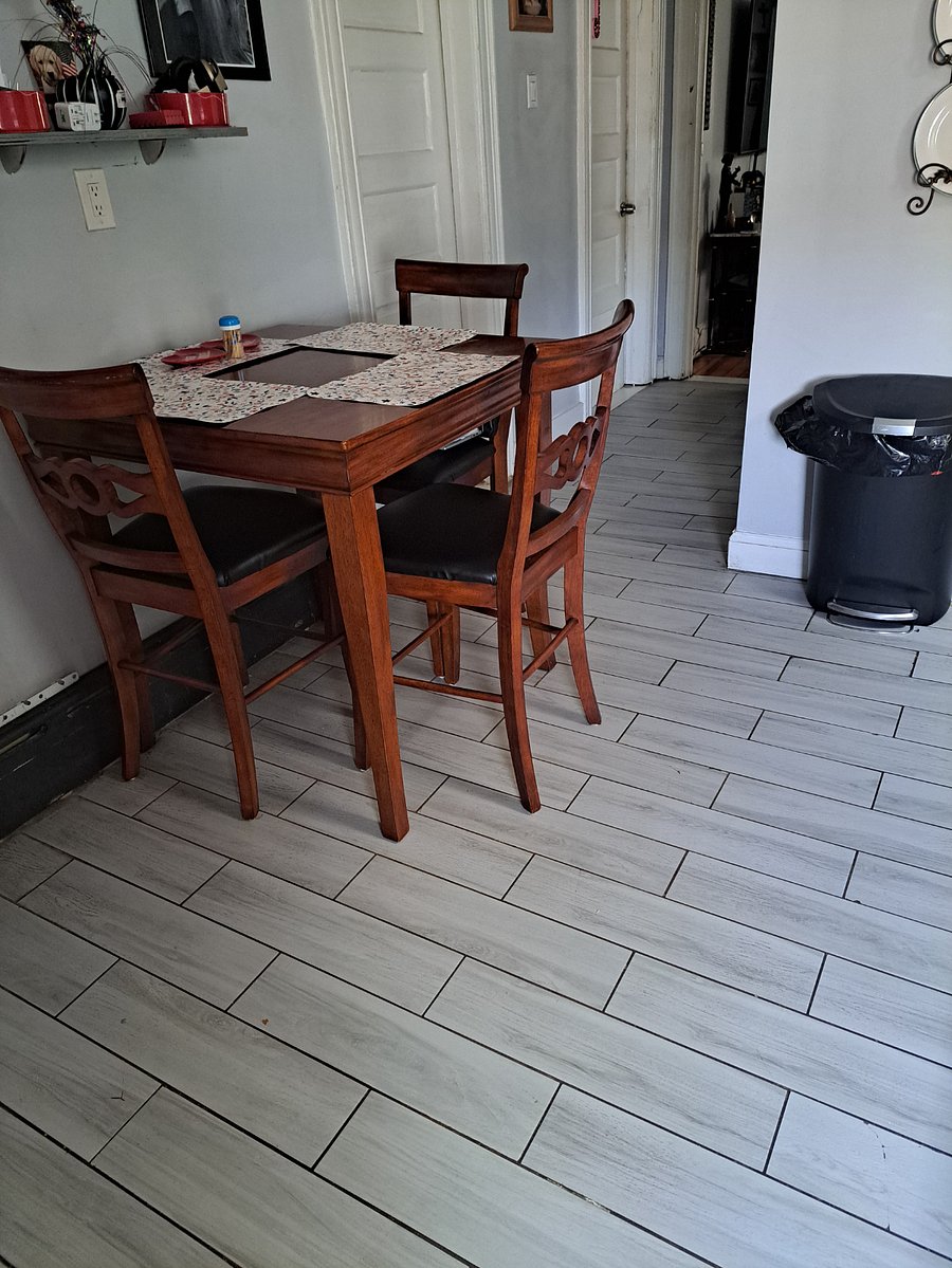 Kitchen table where you will you lunch, breakfast and dinner