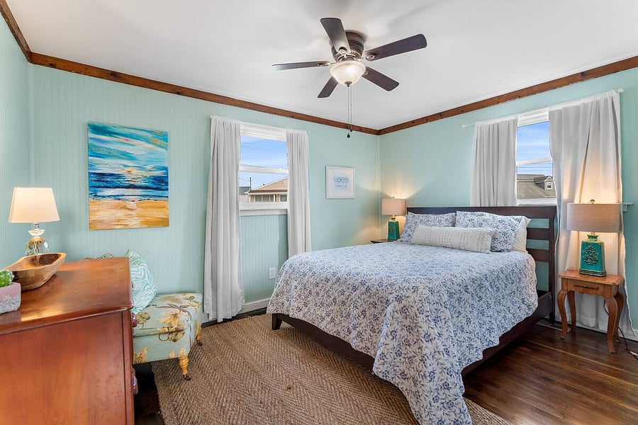 Bedroom 2, Queen Bed