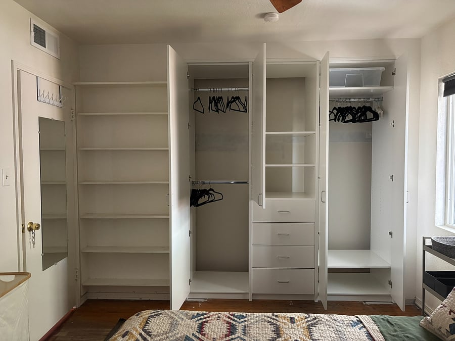 Bedroom - king bed - closets