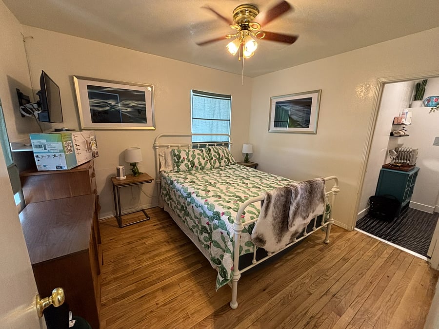 Bedroom - Queen Bed
