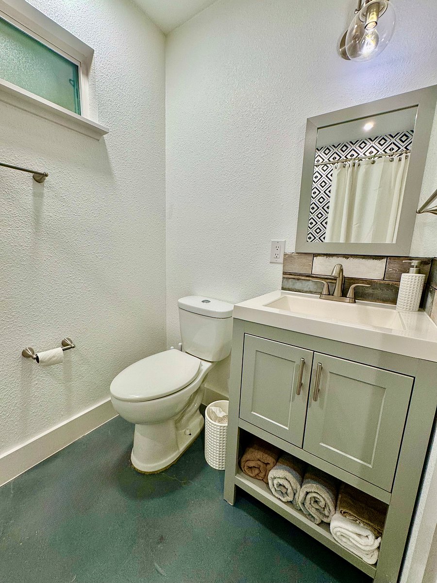 Main bathroom