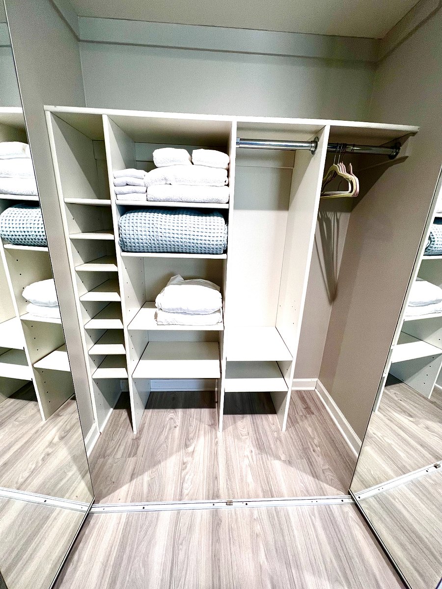 2 Closets with organizers