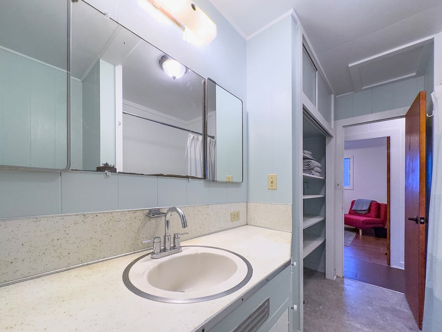 Full Bathroom
