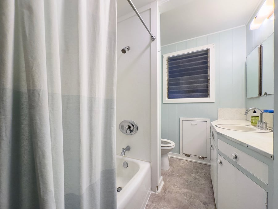 Full Bathroom