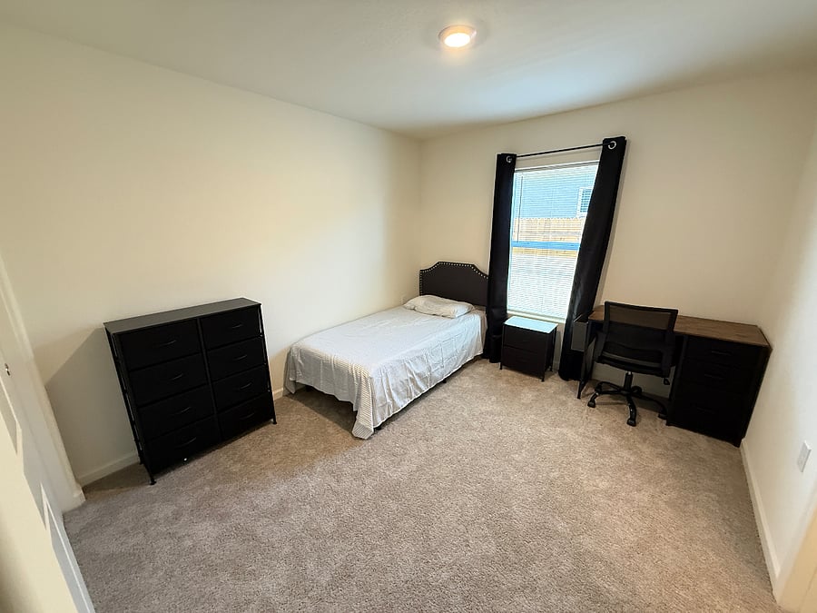 2 Fully Furnished Jack and Jill rooms in a Brand New Merced Community