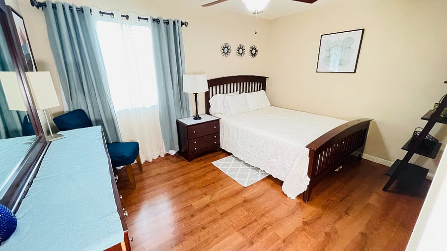 2nd bedroom. queen bed, window faces south