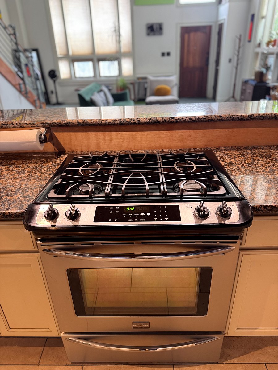 Industrial gas range with full over
