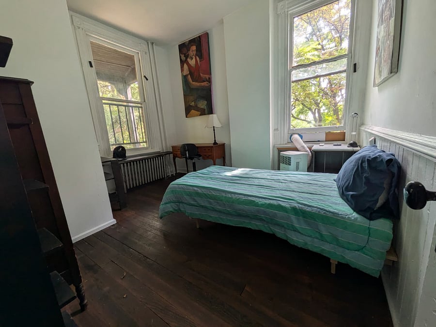 2nd bedroom