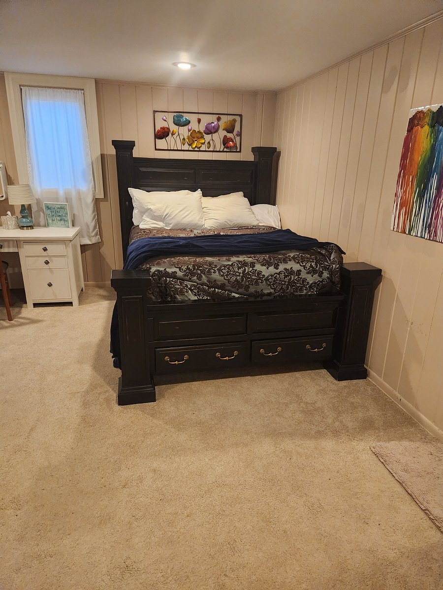 Secondary bedroom