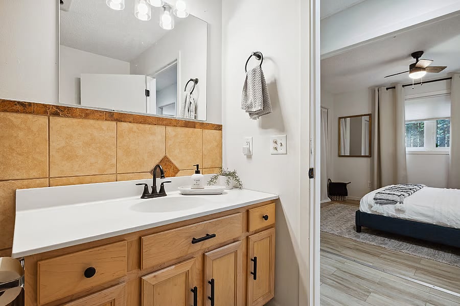 Furnished Finder property 880160_1 photo 8