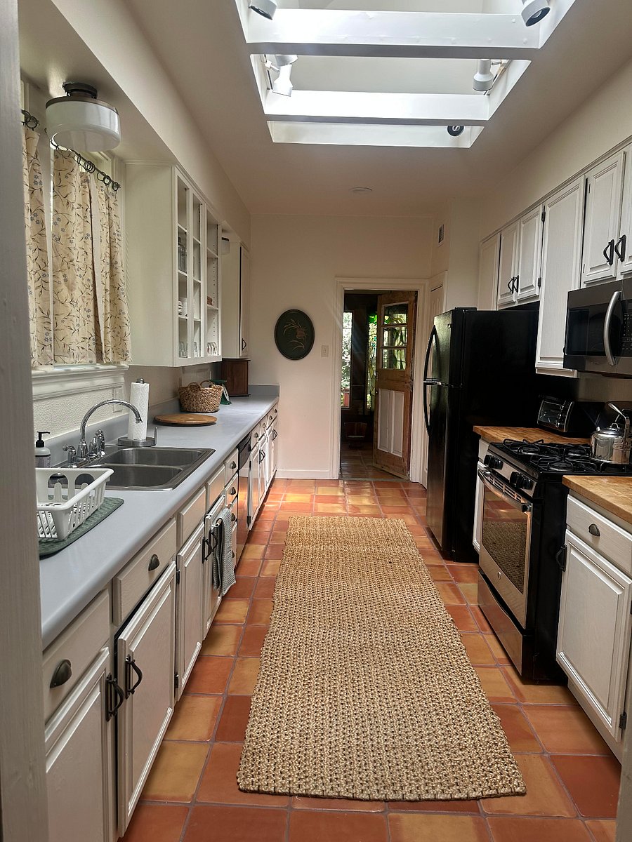 Furnished Finder property 880185_1 photo 6